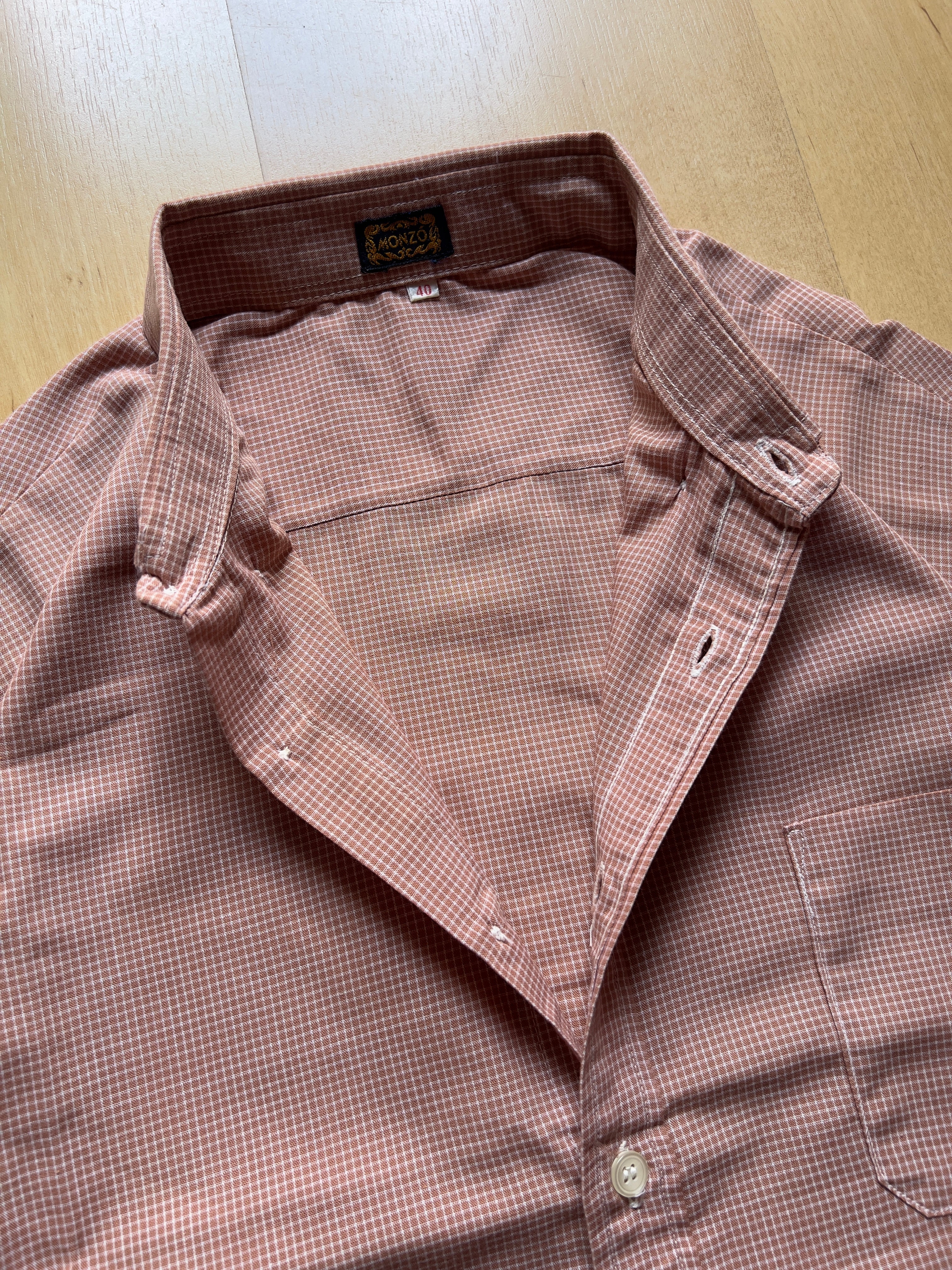 BROWN CHECKED SHORT-SLEEVED SHIRT - M AT JIM'S