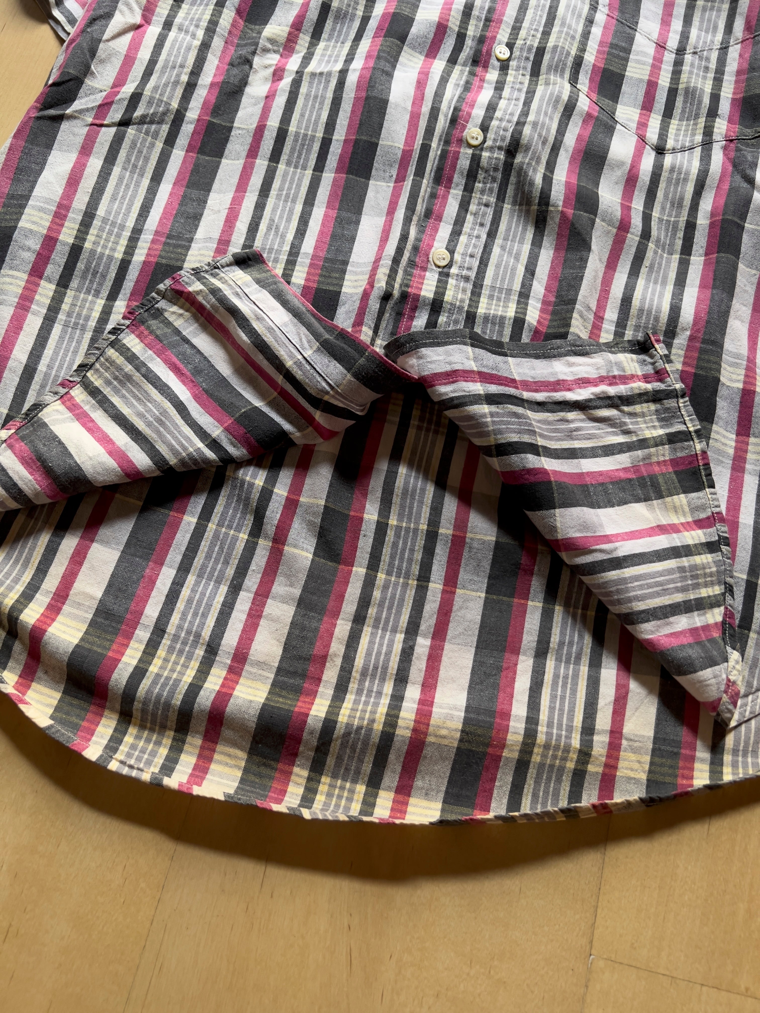 GREY/PINK SHORT-SLEEVED SHIRT - M AT JIM'S