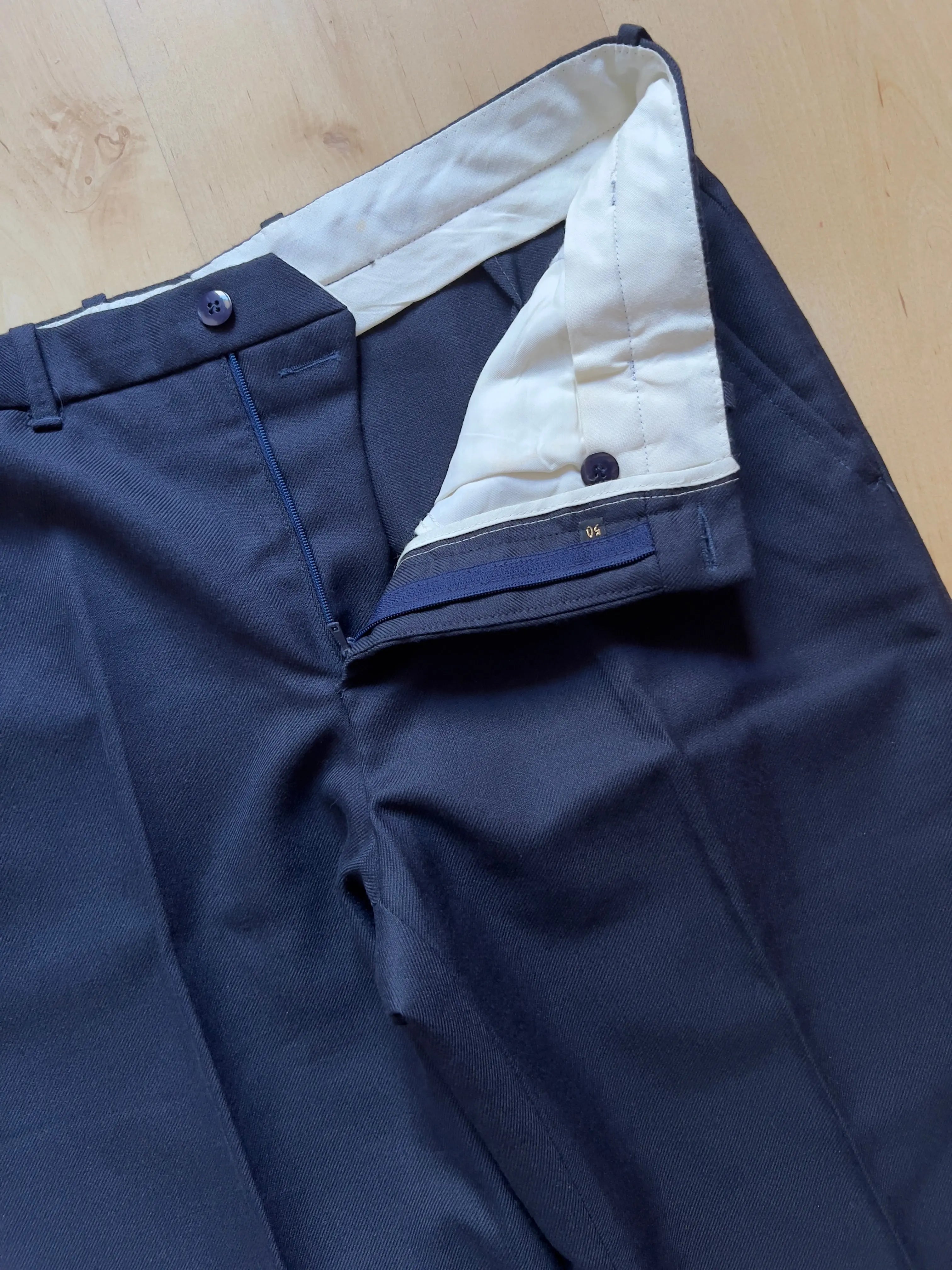 NAVY PLEATED PANTS - 31X28/S AT JIM'S