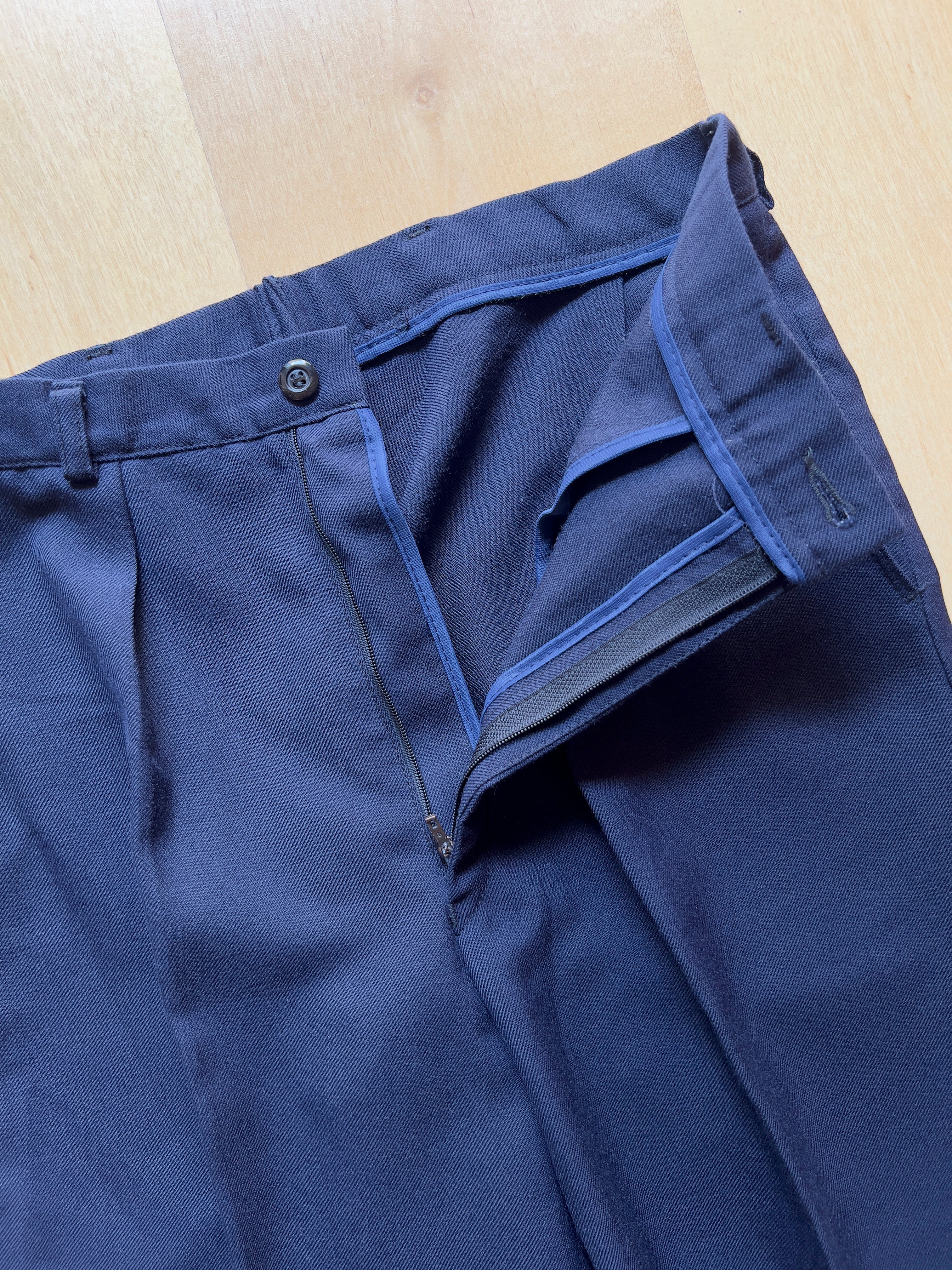 NAVY PLEATED TROUSERS - 28x30/XS AT JIM'S