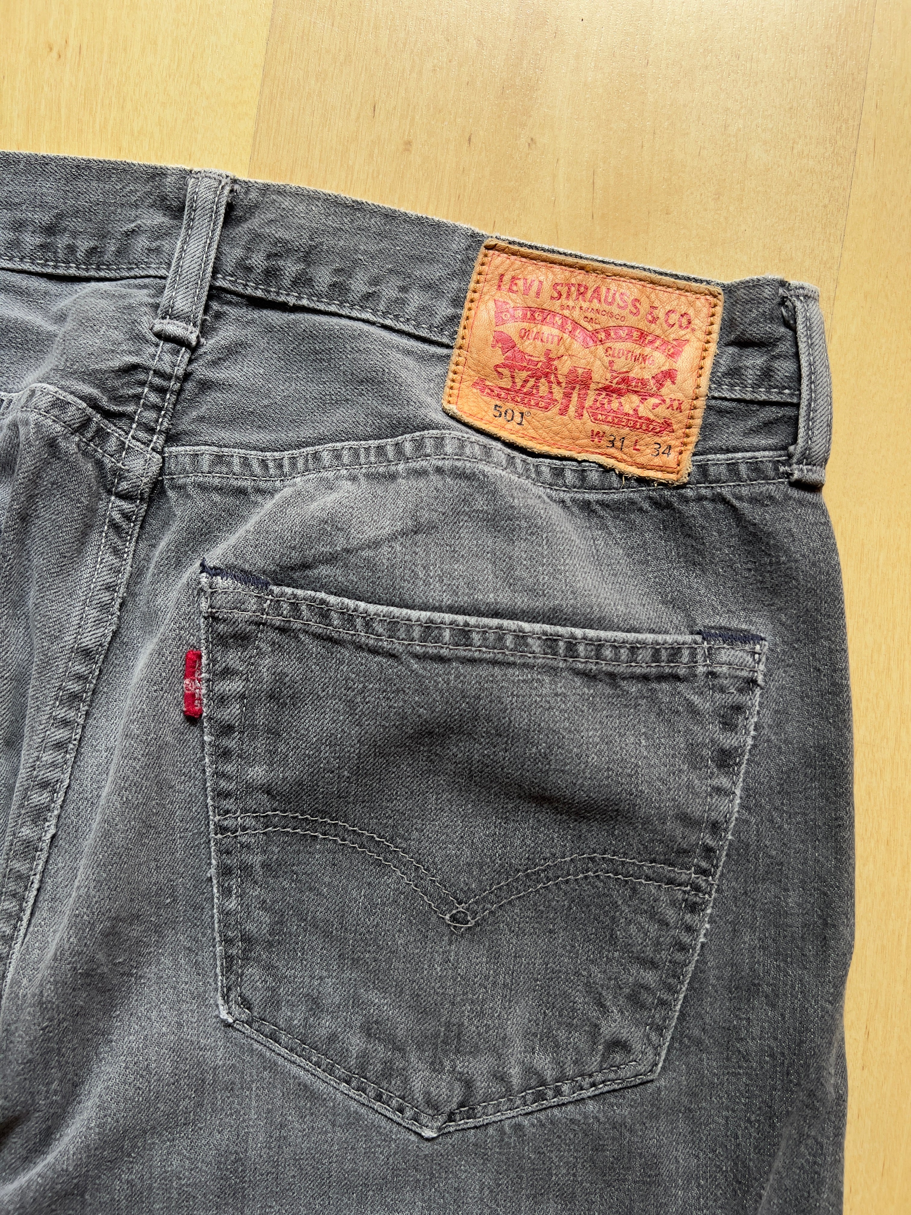 GREY LEVI'S JEANS - 31X29/S AT JIM'S