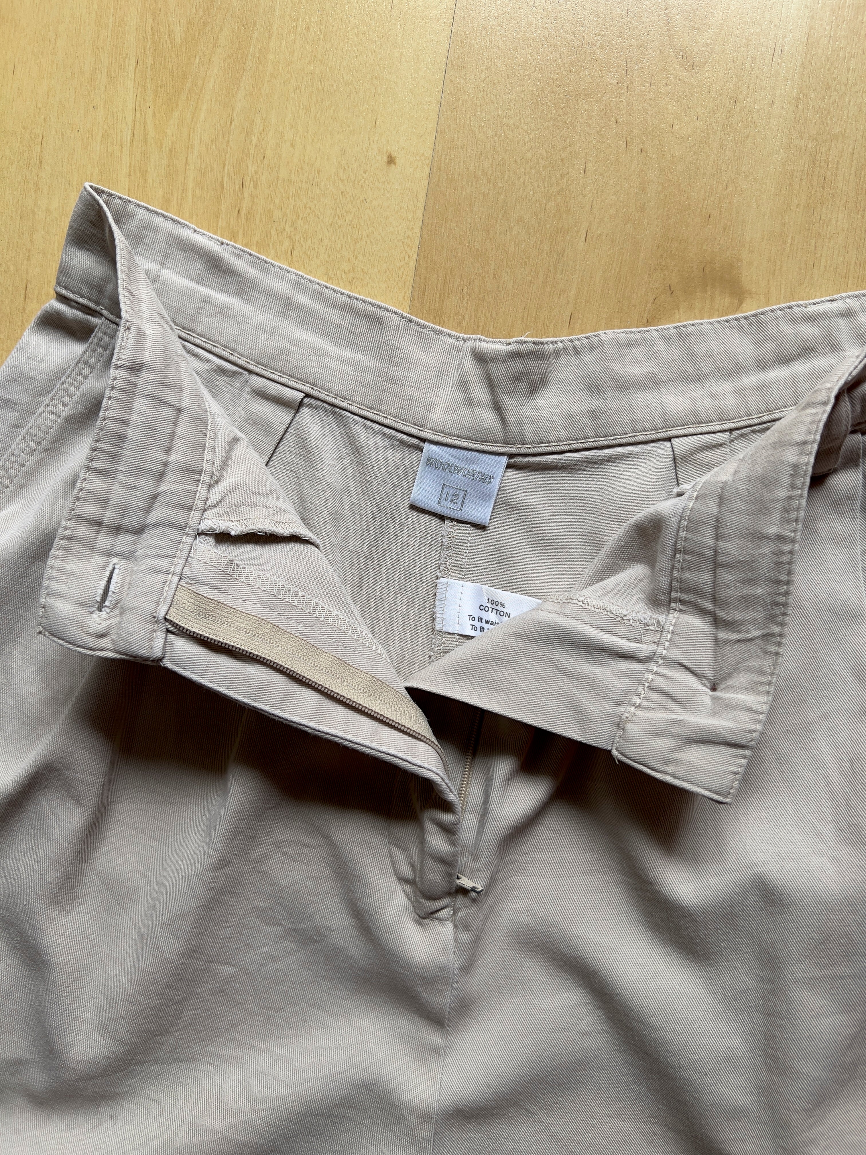 HIGH-RISE BEIGE PLEATED SHORTS - 27X9/XS AT JIM'S
