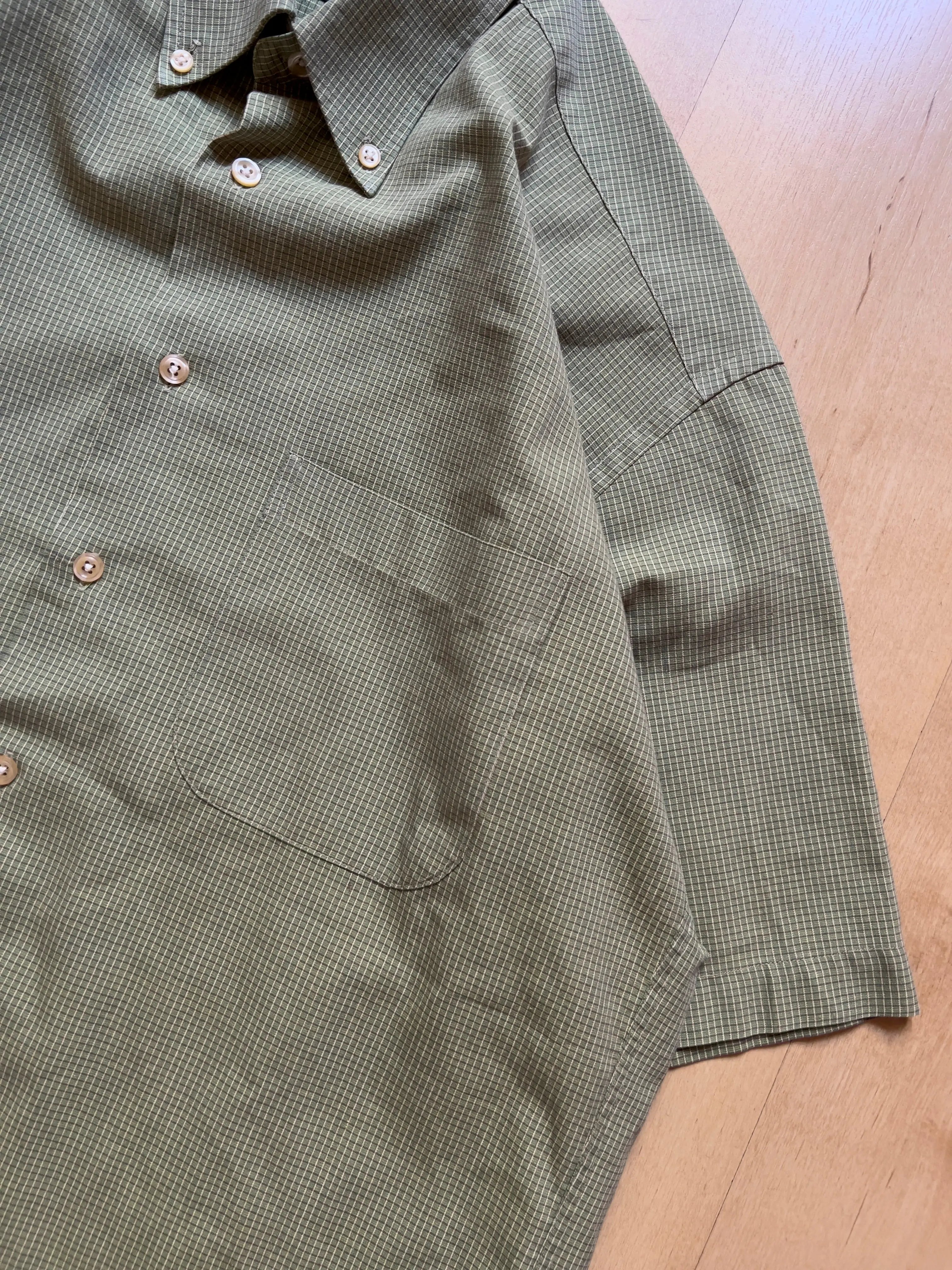 LIGHT GREEN SHORT-SLEEVED COTON SHIRT - L AT JIM'S