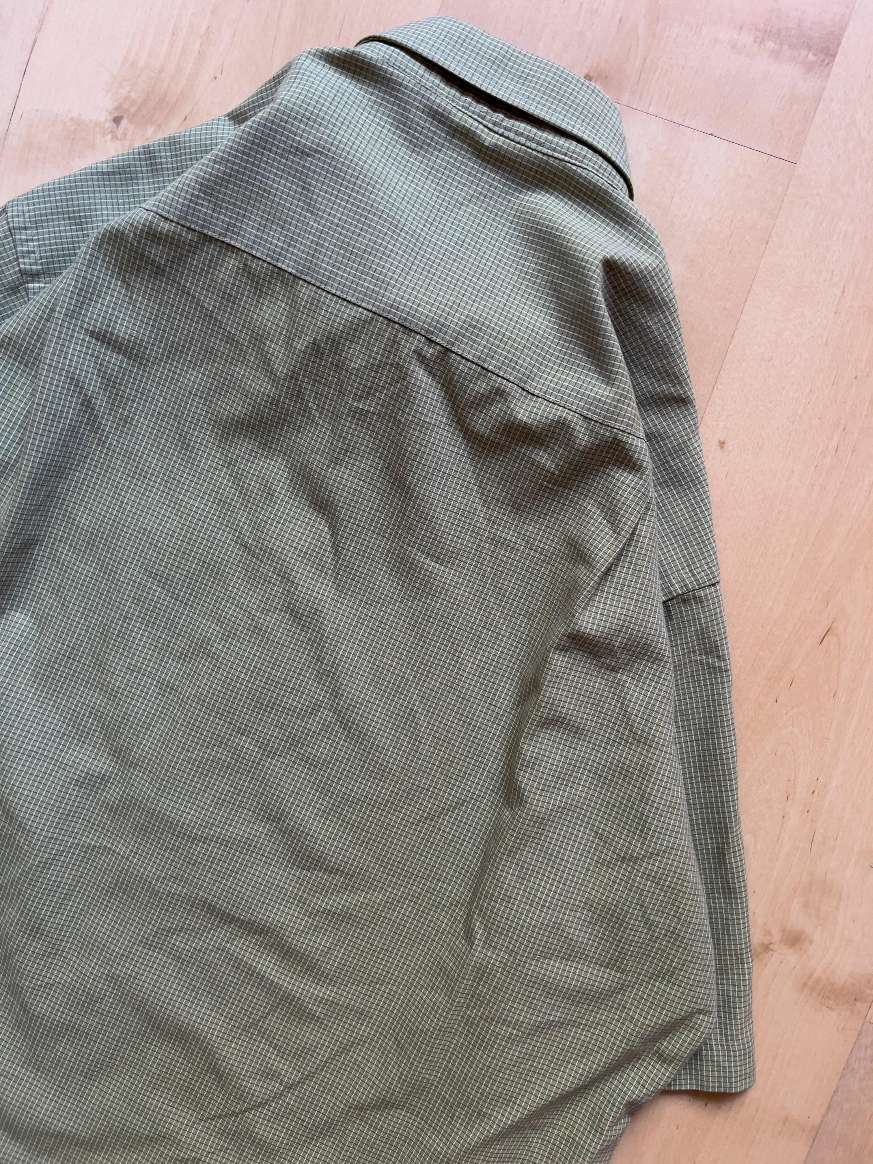 LIGHT GREEN SHORT-SLEEVED COTON SHIRT - L AT JIM'S