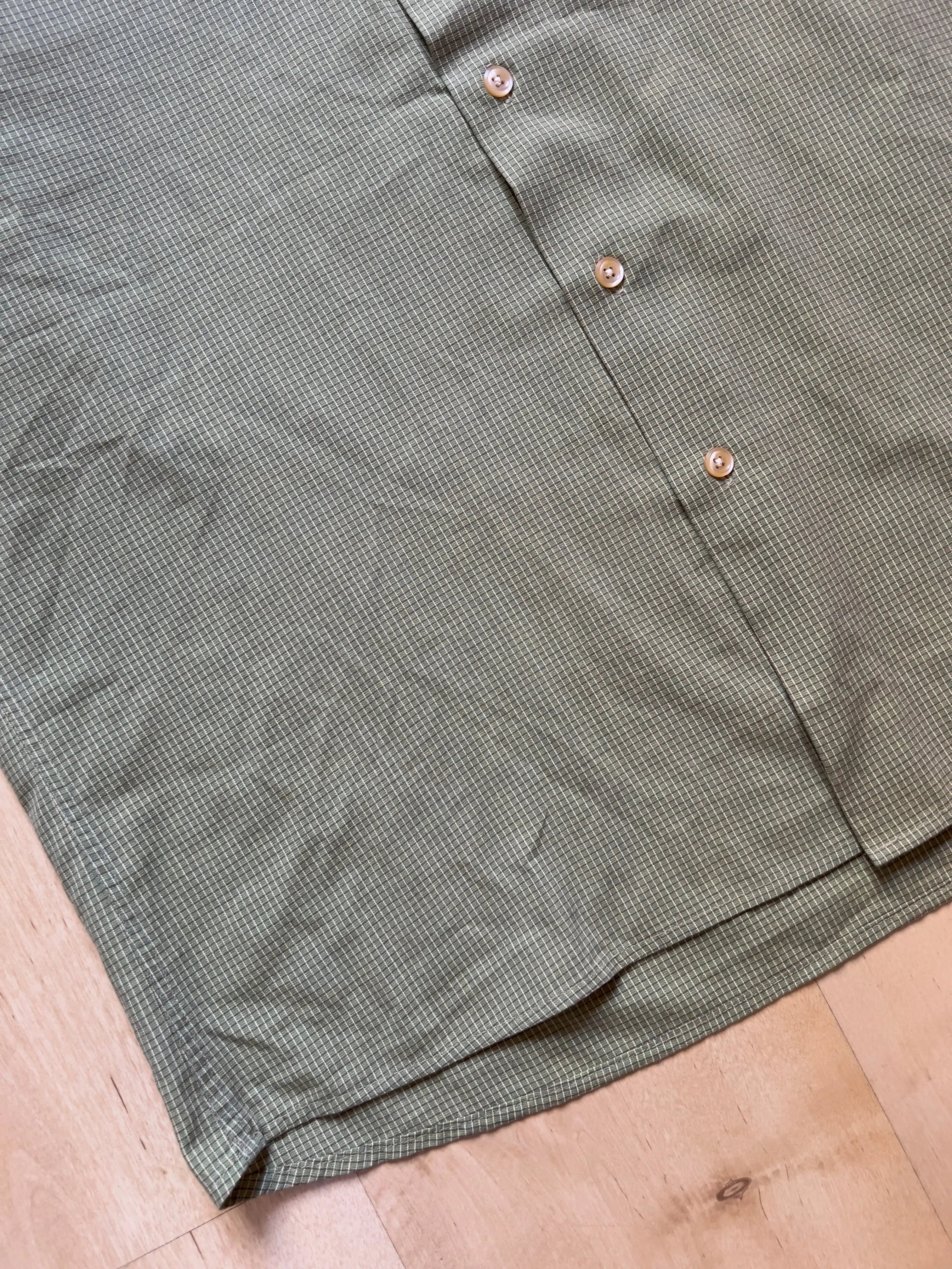 LIGHT GREEN SHORT-SLEEVED COTON SHIRT - L AT JIM'S