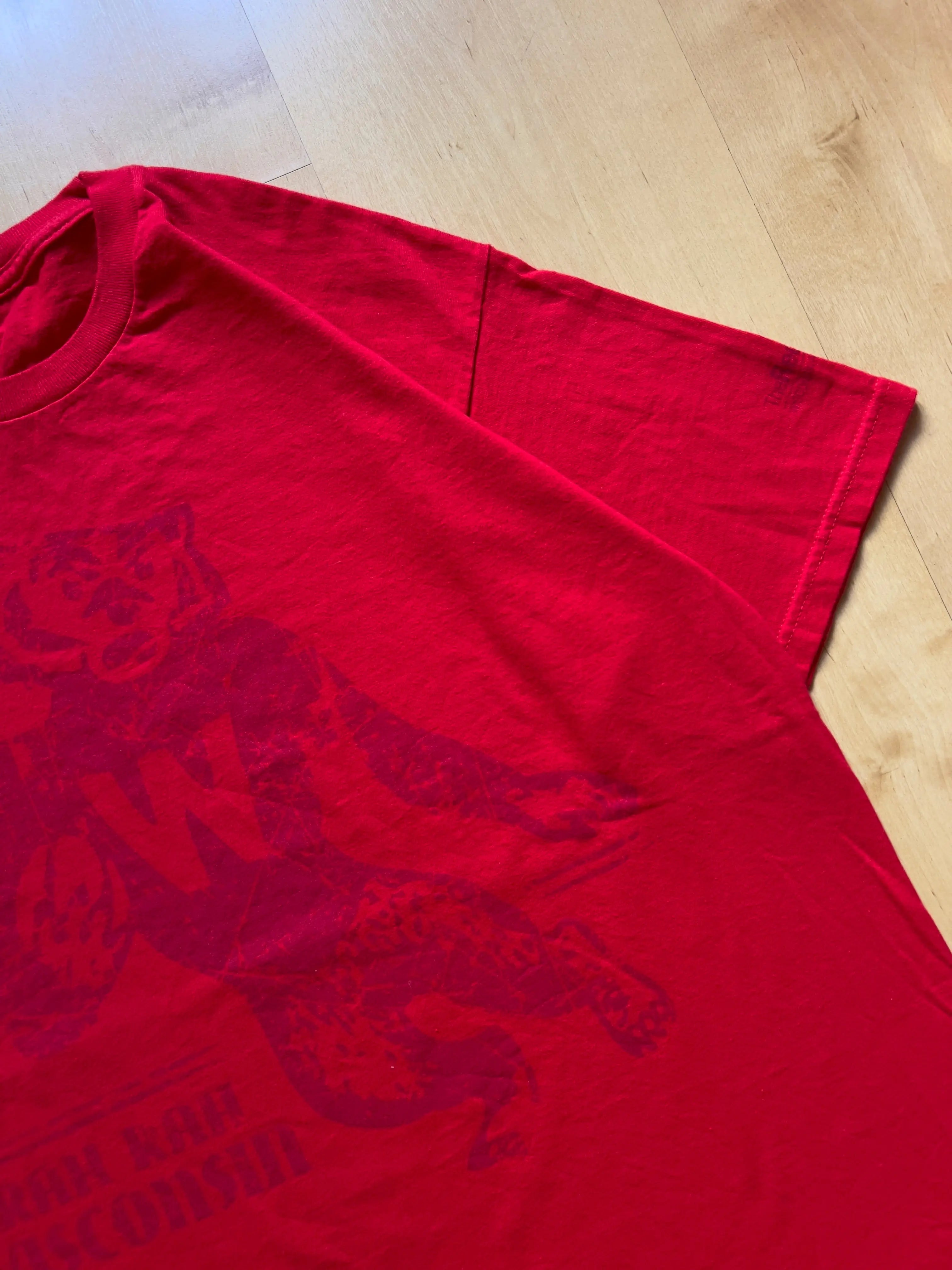 RED 'WISCONSIN UNIVERSITY' T-SHIRT - M AT JIM'S