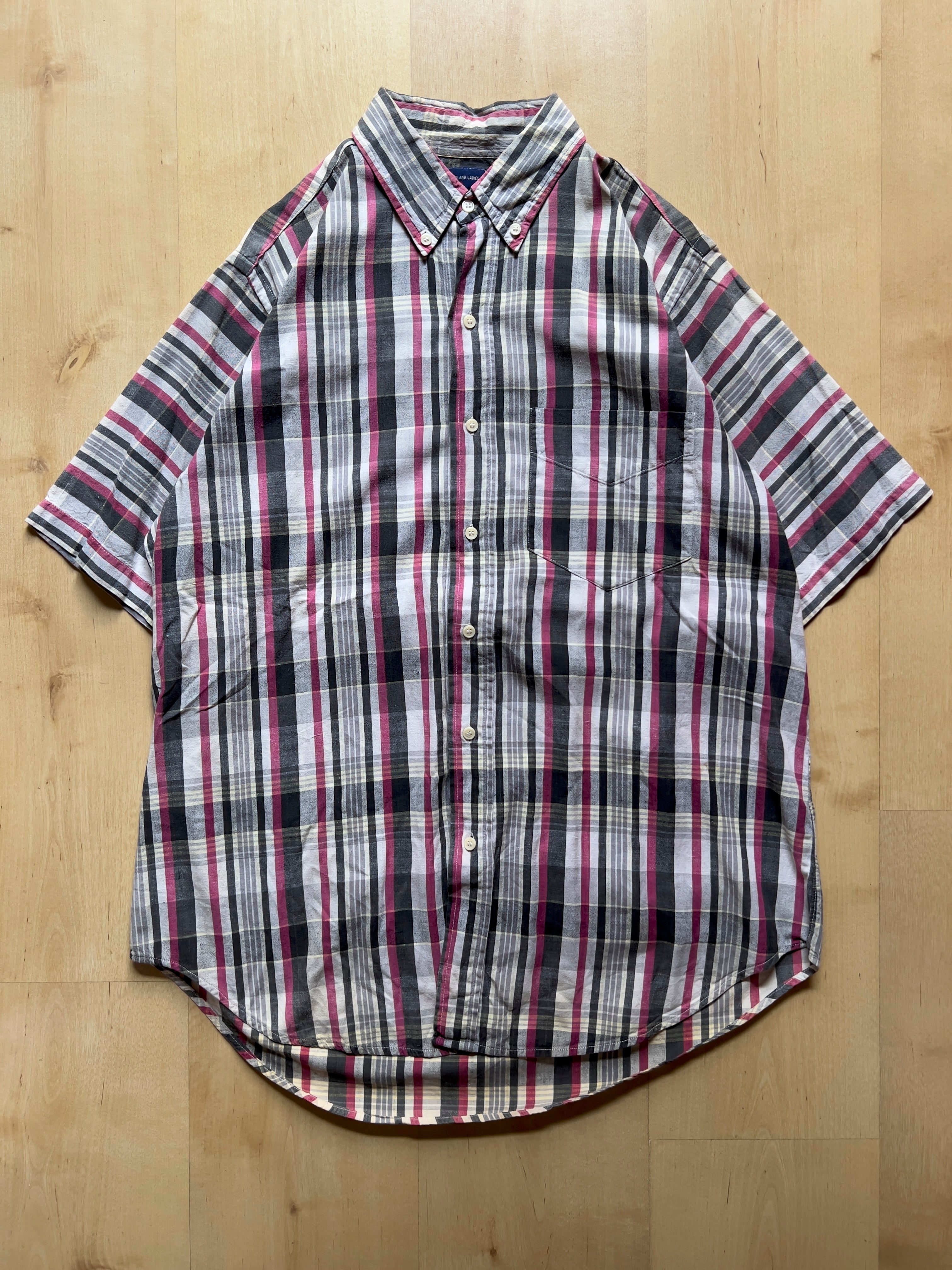 GREY/PINK SHORT-SLEEVED SHIRT - M AT JIM'S