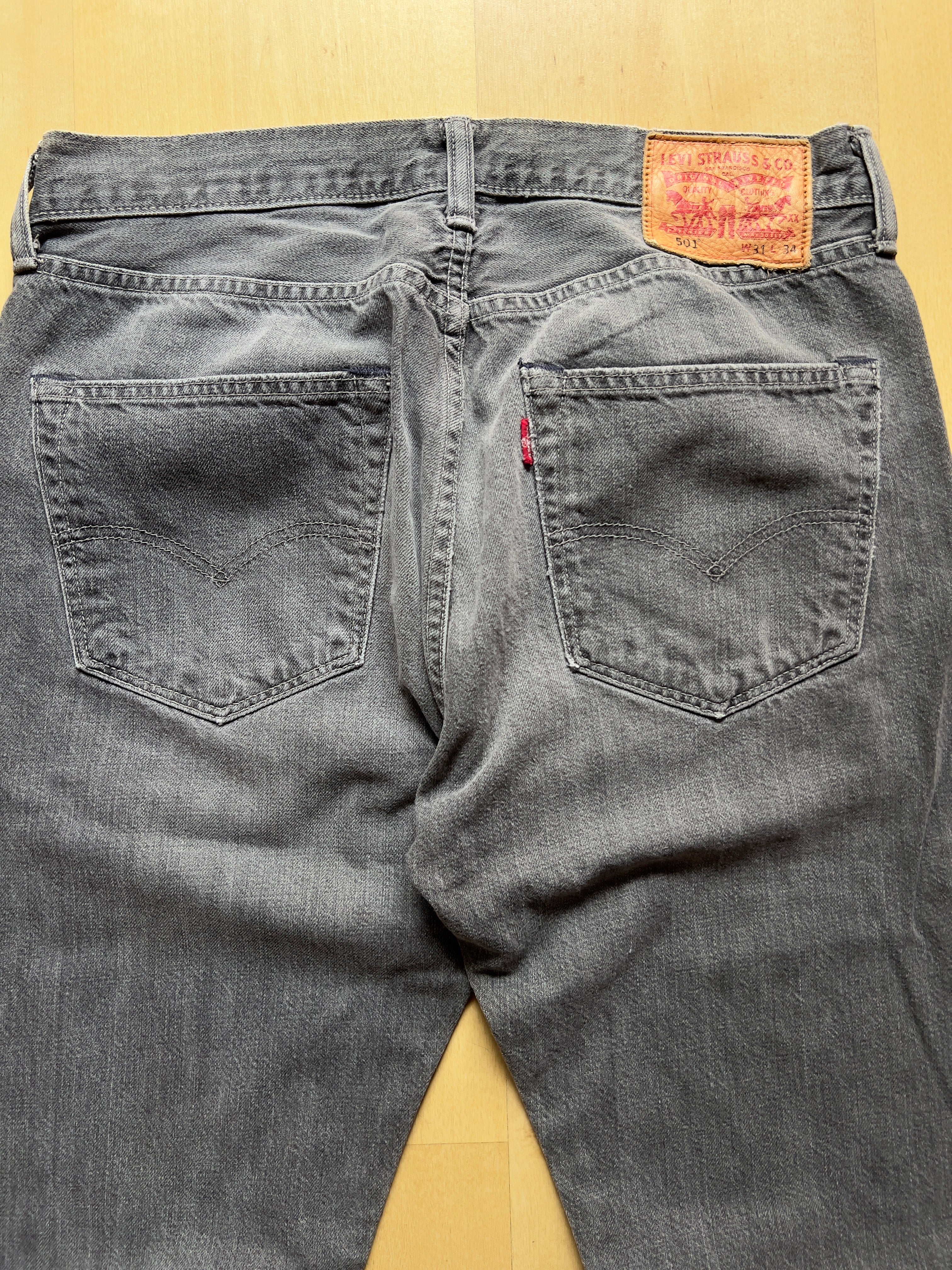 GREY LEVI'S JEANS - 31X29/S AT JIM'S