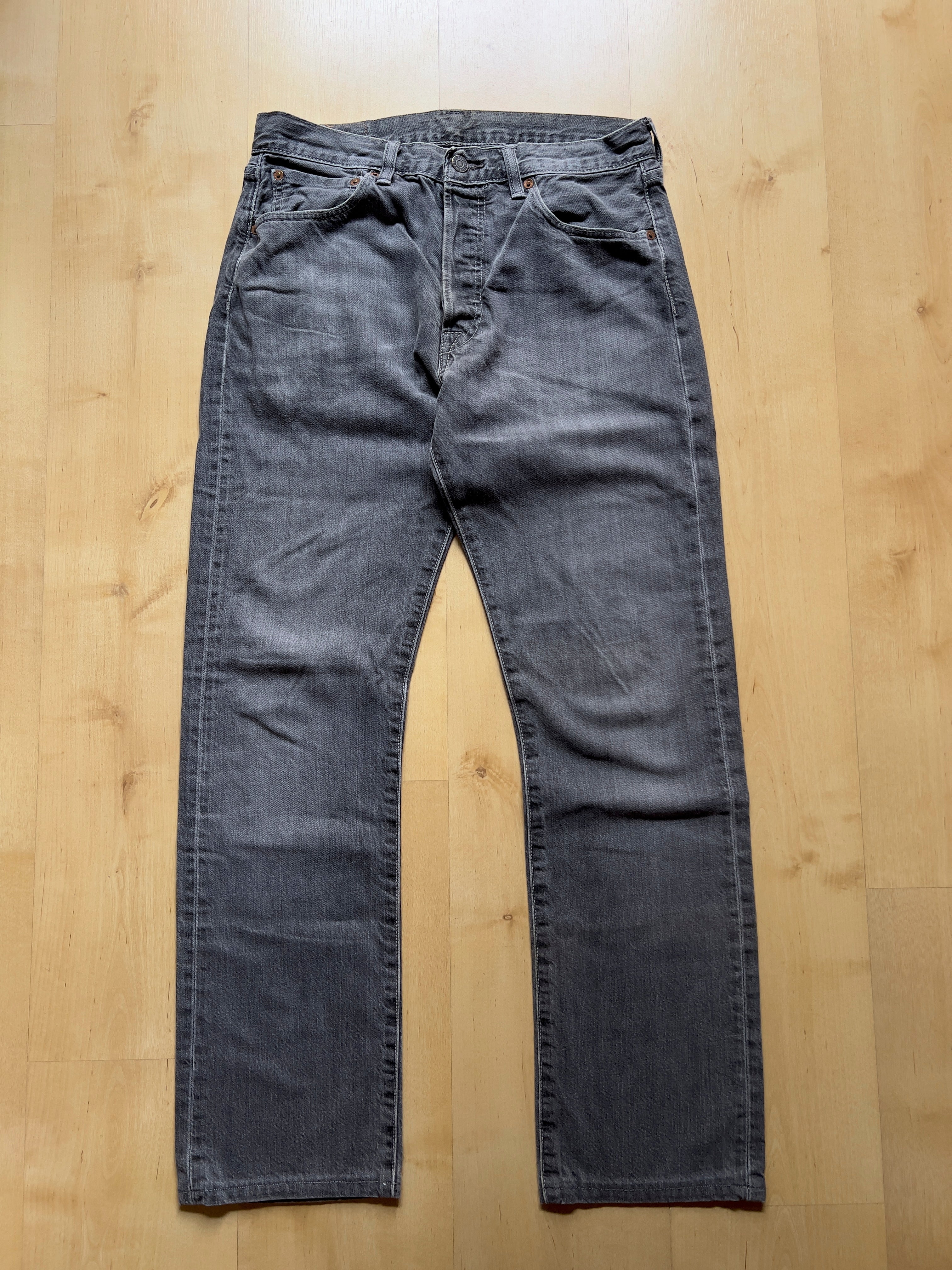 GREY LEVI'S JEANS - 31X29/S AT JIM'S