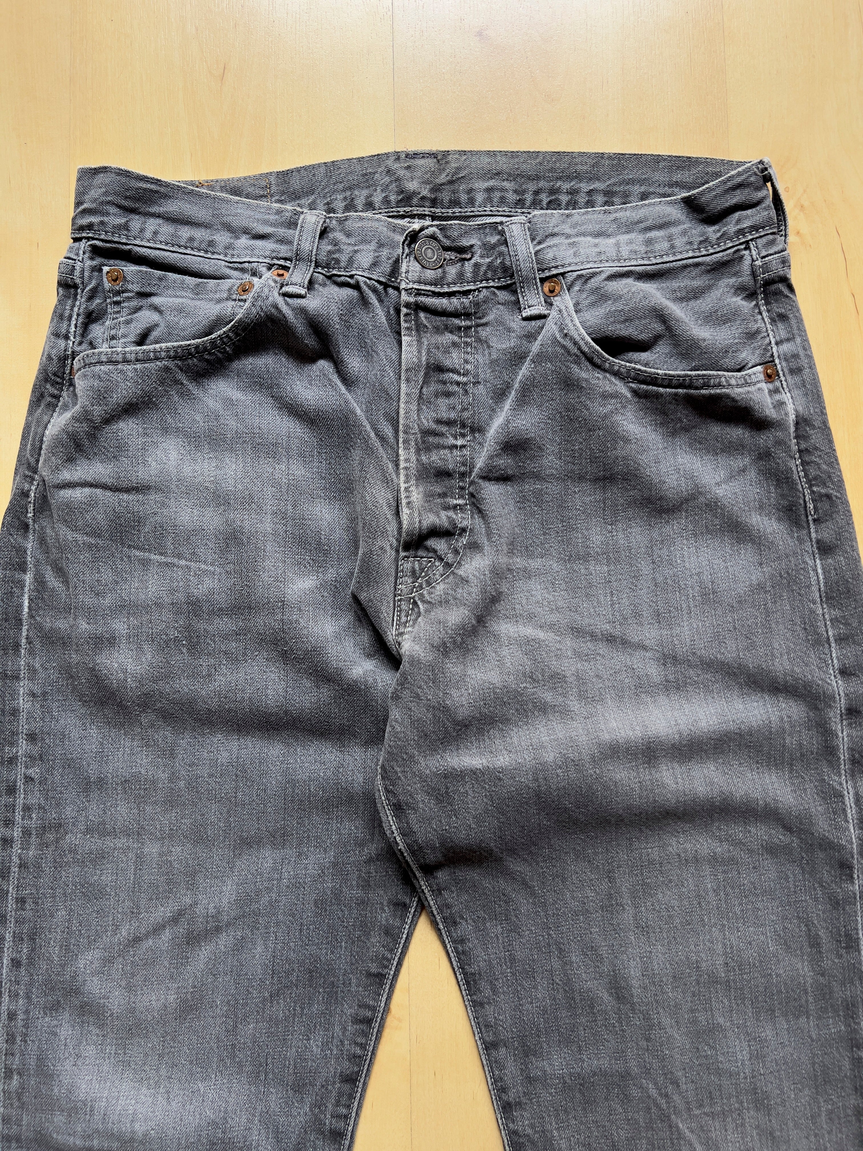 GREY LEVI'S JEANS - 31X29/S AT JIM'S