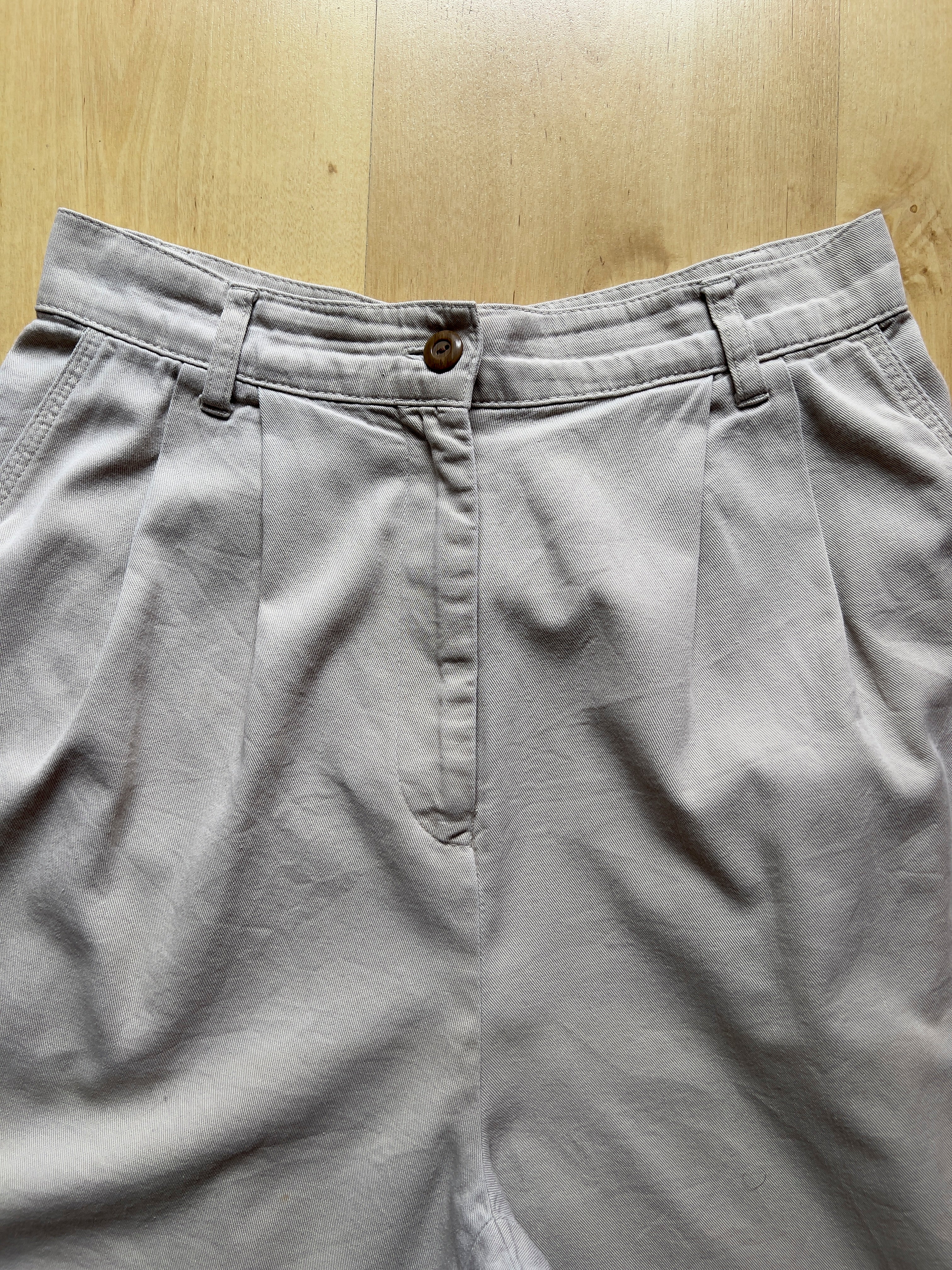 HIGH-RISE BEIGE PLEATED SHORTS - 27X9/XS AT JIM'S