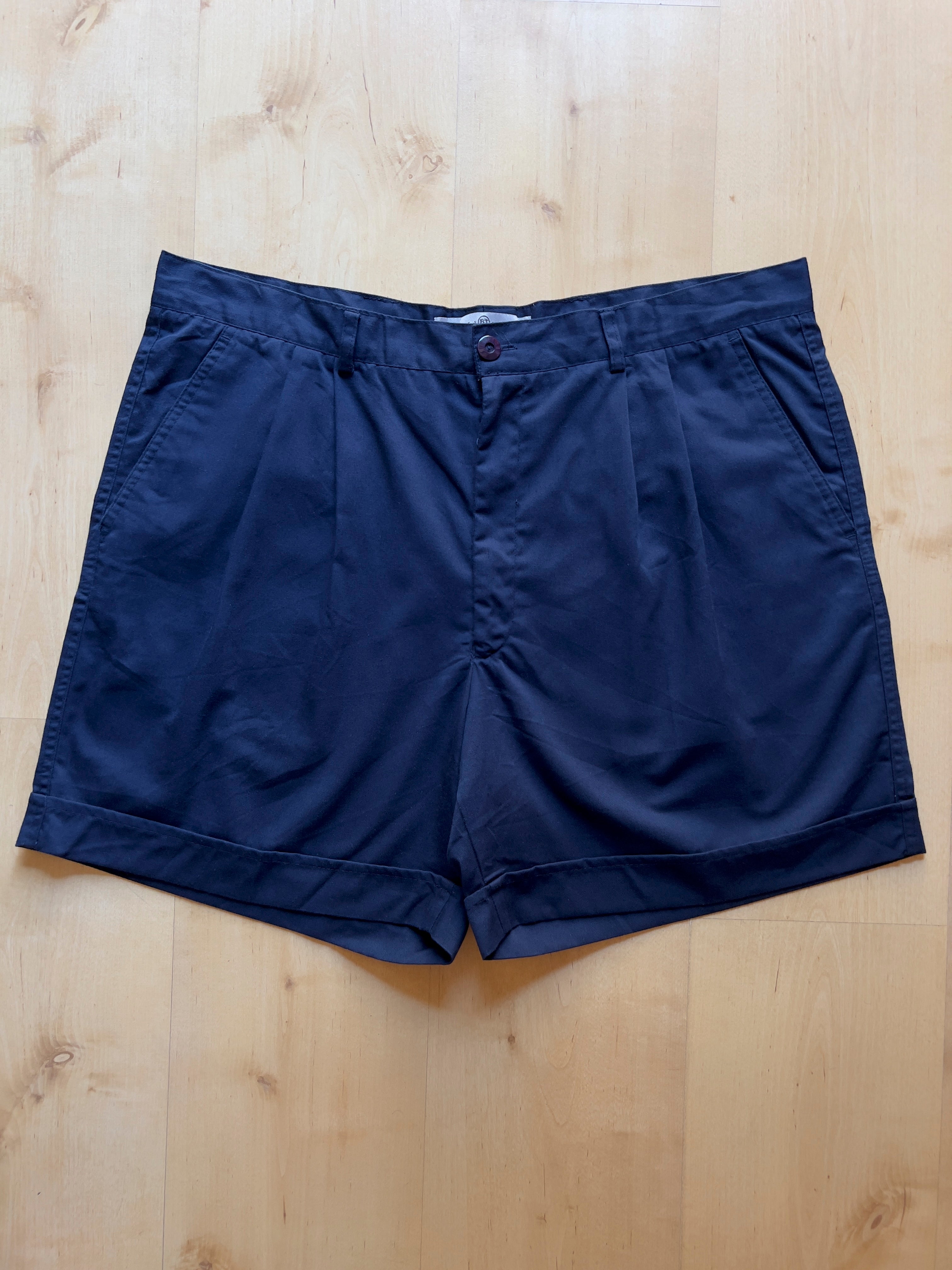 NAVY PLEATED SHORTS - 48X6/XL AT JIM'S