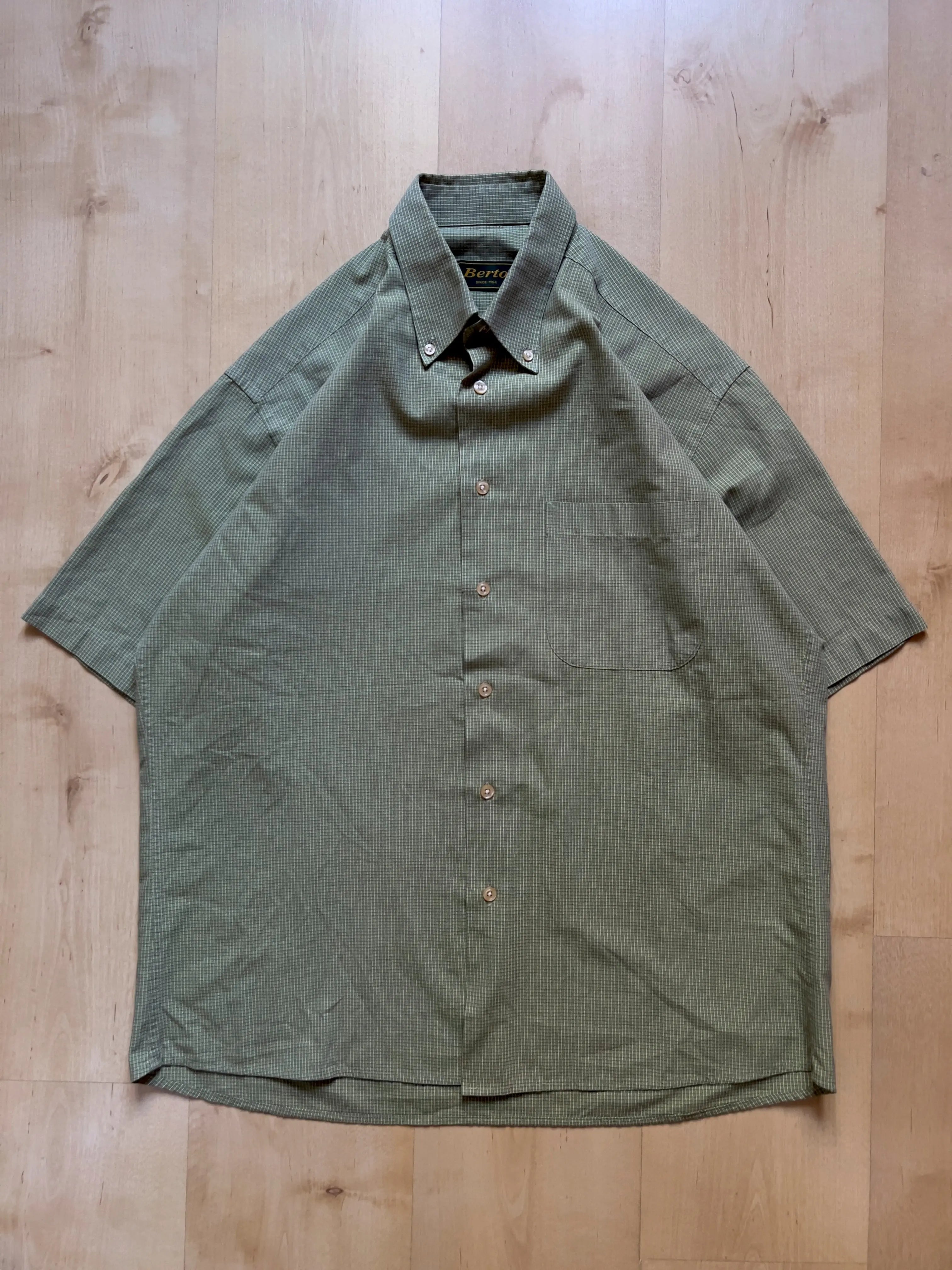 LIGHT GREEN SHORT-SLEEVED COTON SHIRT - L AT JIM'S