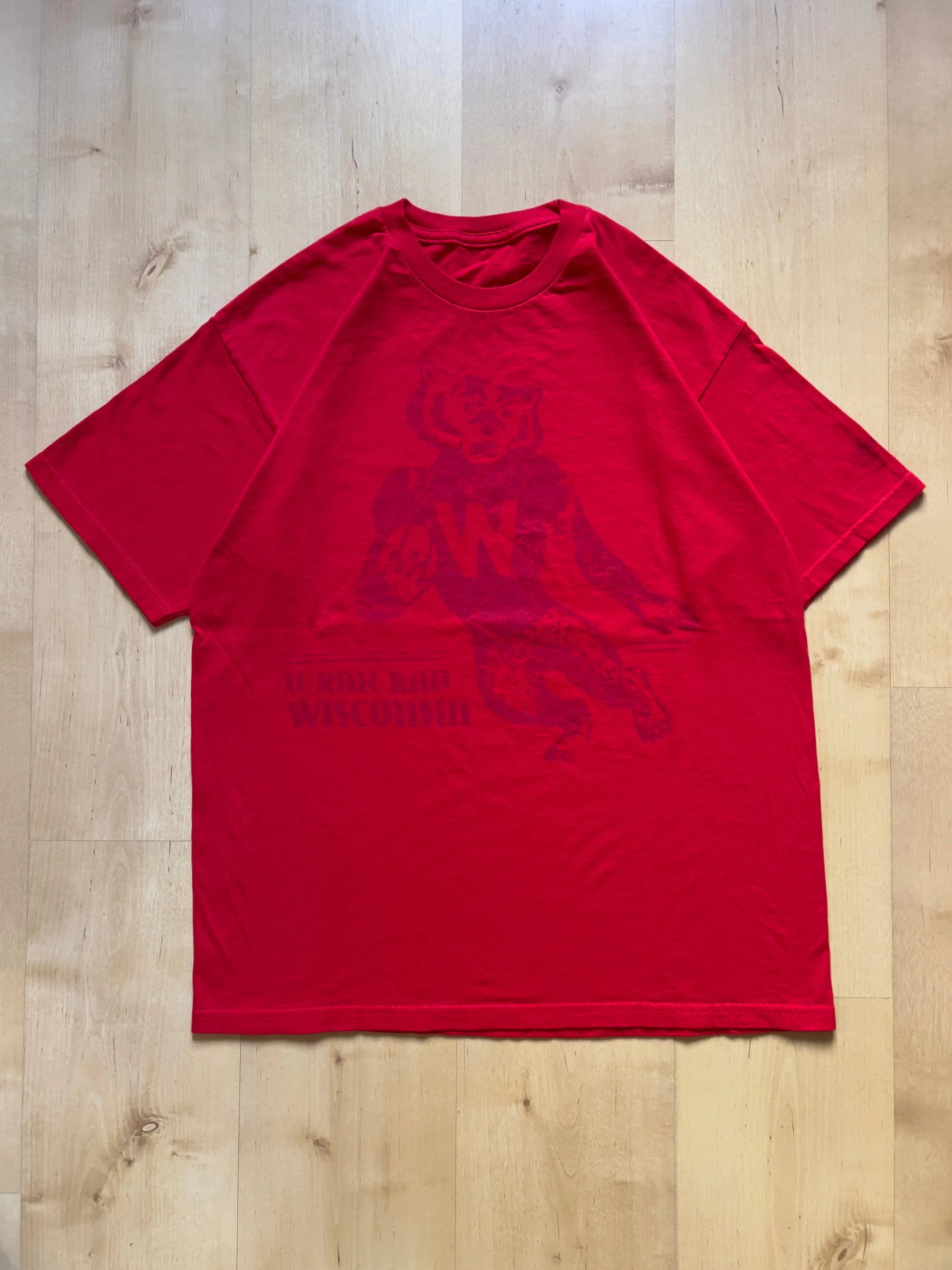 RED 'WISCONSIN UNIVERSITY' T-SHIRT - M AT JIM'S