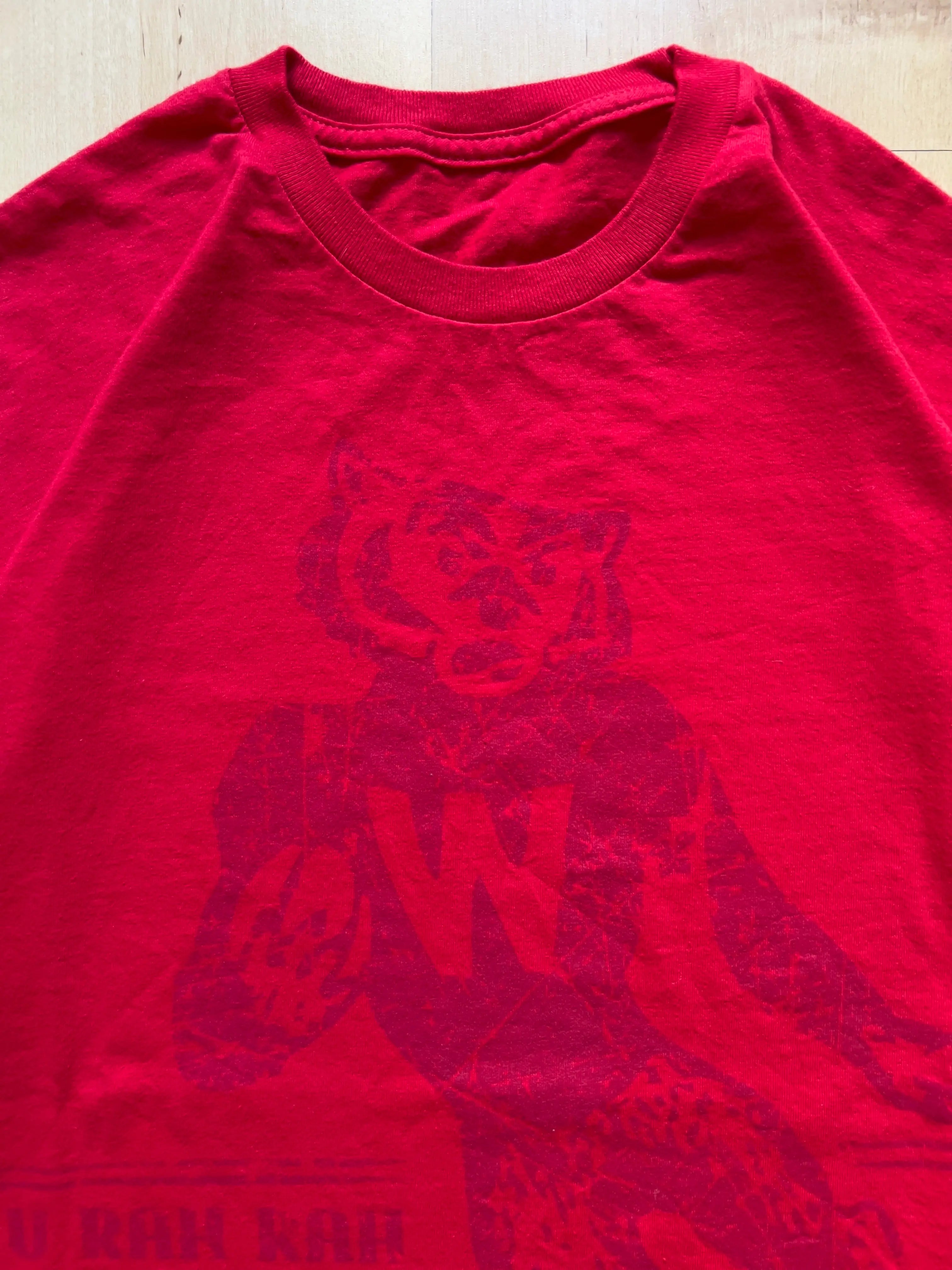 RED 'WISCONSIN UNIVERSITY' T-SHIRT - M AT JIM'S